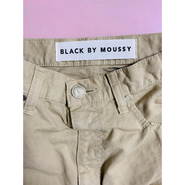 BLACK by moussy(ブラックバイマウジー)のブラックバイマウジー　Java カラーパンツ　ベージュ レディースのパンツ(カジュアルパンツ)の商品写真