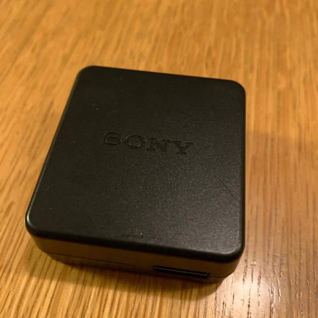 SONY(ソニー)のACアダプター スマホ/家電/カメラのスマートフォン/携帯電話(バッテリー/充電器)の商品写真