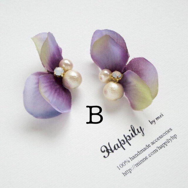 お花ビジューイヤリング A/B レディースのアクセサリー(イヤリング)の商品写真