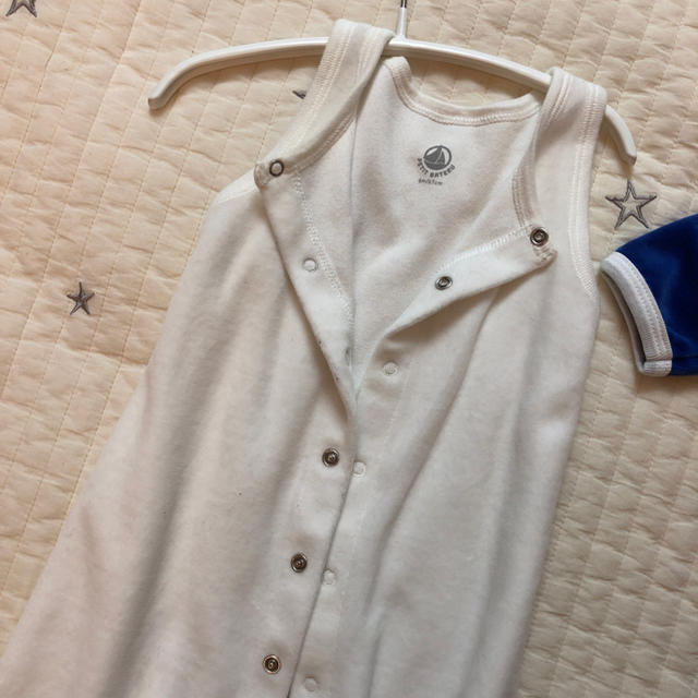 PETIT BATEAU(プチバトー)の《週末SALE》プチバトー2着セット★足つきロンパース キッズ/ベビー/マタニティのベビー服(~85cm)(ロンパース)の商品写真