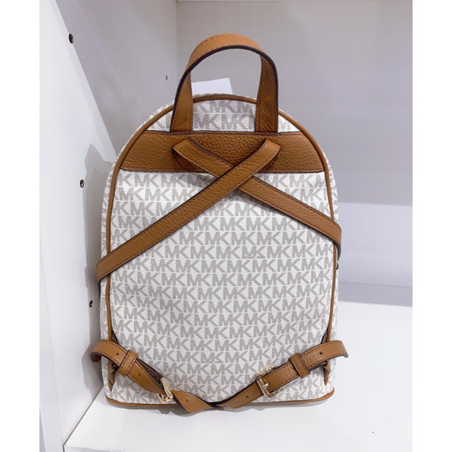 Michael Kors(マイケルコース)のABBEY MD FRAME OUT STUD BACK PACK レディースのバッグ(リュック/バックパック)の商品写真