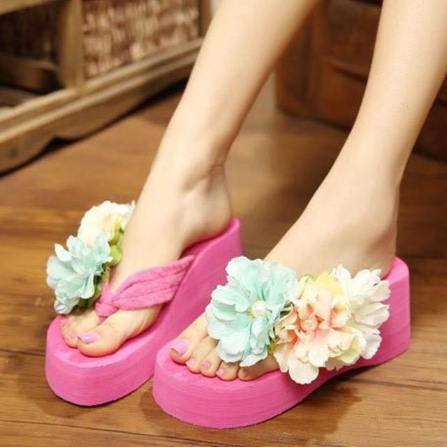 新品☆厚底お花ビーチサンダル ピンク レディースの靴/シューズ(サンダル)の商品写真