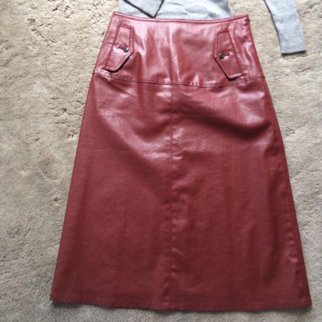 TOMORROWLAND(トゥモローランド)のTOMORROWLAND/レザースカート レディースのスカート(ひざ丈スカート)の商品写真