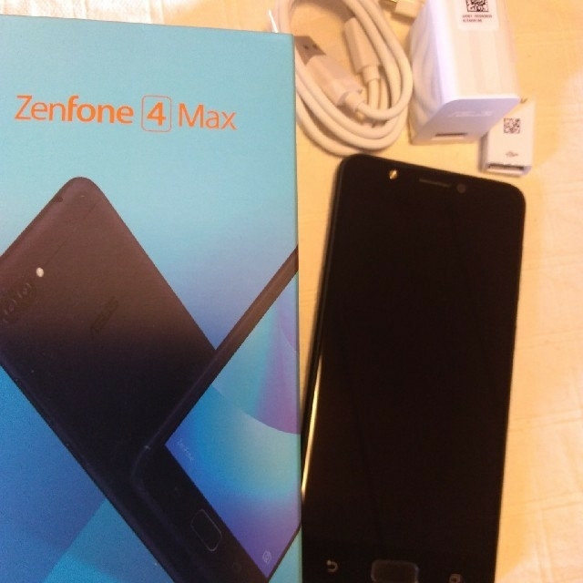 ASUS(エイスース)のスマホ　SIMフリー　ZenFone4 美品　スマートフォン スマホ/家電/カメラのスマートフォン/携帯電話(スマートフォン本体)の商品写真