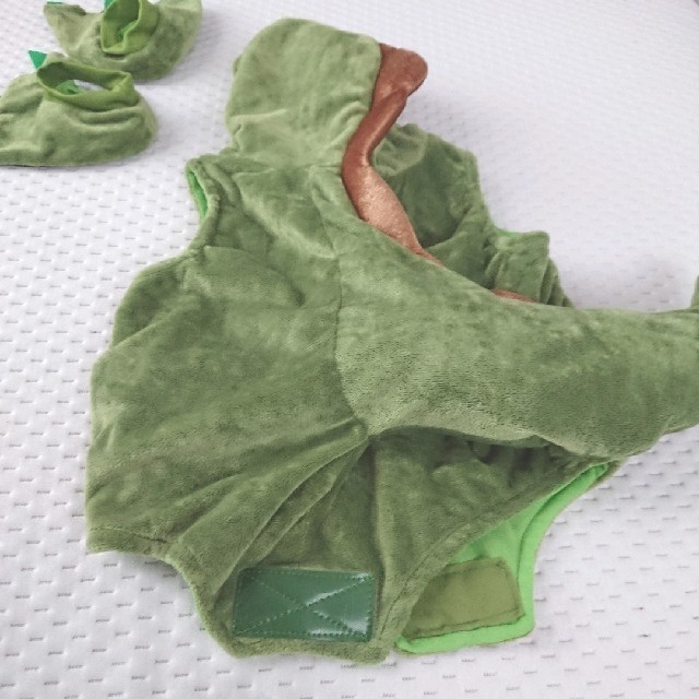 コストコ(コストコ)の0~9ヶ月 恐竜 なりきり ジャンプスーツ キッズ/ベビー/マタニティのベビー服(~85cm)(カバーオール)の商品写真