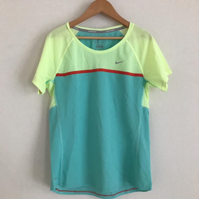 NIKE(ナイキ)のナイキ Tシャツ レディースのトップス(Tシャツ(半袖/袖なし))の商品写真