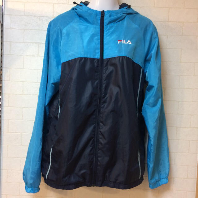 FILA(フィラ)のFIRA ウインドブレイカー 特価 バイカラー レディースのジャケット/アウター(ナイロンジャケット)の商品写真