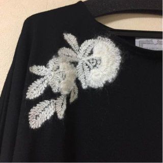 BEARDSLEY - ビアズリー 花刺繍ドルマンカットソーの通販 by ...