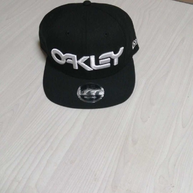 Oakley(オークリー)のOAKLEY×NEW ERA　キャップ　値下げ メンズの帽子(キャップ)の商品写真