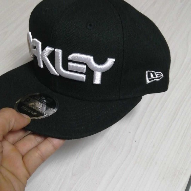 Oakley(オークリー)のOAKLEY×NEW ERA　キャップ　値下げ メンズの帽子(キャップ)の商品写真