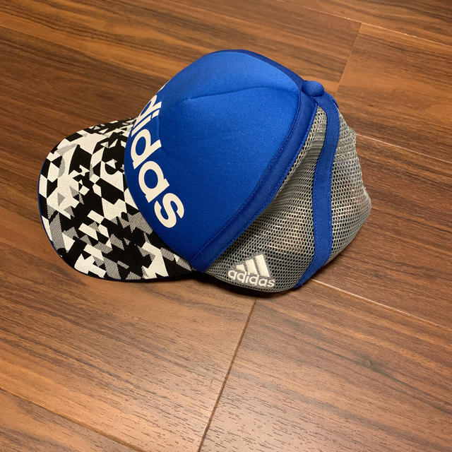 adidas(アディダス)のアディダス💙キャップ🧢 キッズ/ベビー/マタニティのこども用ファッション小物(帽子)の商品写真