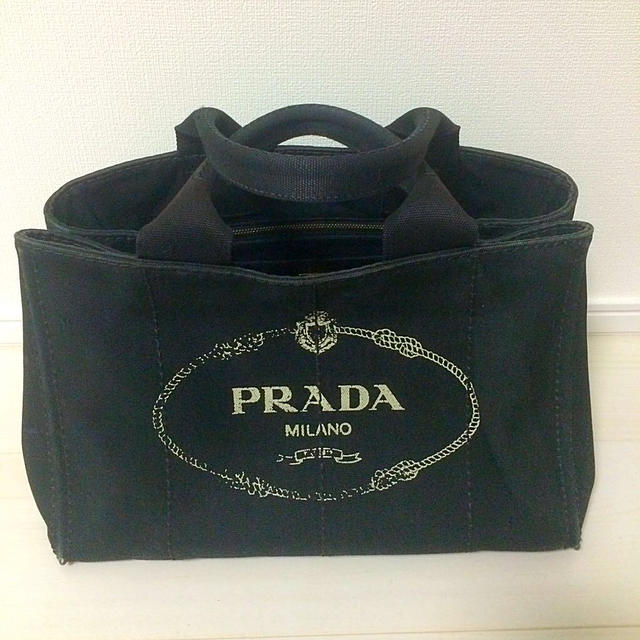 PRADAバッグ