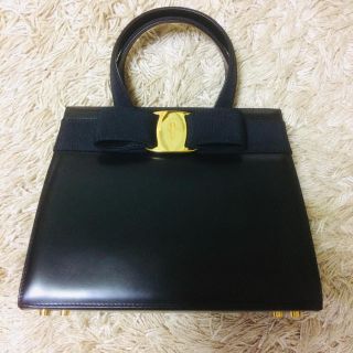 サルヴァトーレフェラガモ(Salvatore Ferragamo)のフェラガモ 2WAYバッグ(ハンドバッグ)