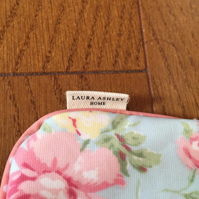LAURA ASHLEY(ローラアシュレイ)のローラアシュレイ ポーチ付ティッシュケース  ハンドメイドのファッション小物(ポーチ)の商品写真