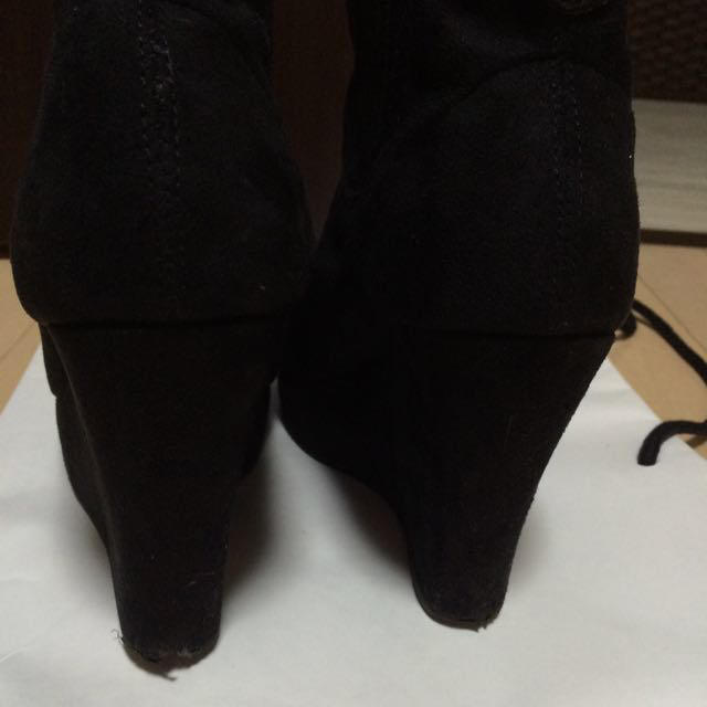ESPERANZA(エスペランサ)の黒のスウェードのブーティ レディースの靴/シューズ(ブーティ)の商品写真