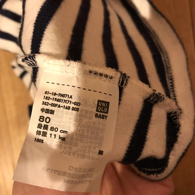 UNIQLO(ユニクロ)のユニクロ ベビー80 ボーダーカットソー ロングTシャツ キッズ/ベビー/マタニティのベビー服(~85cm)(シャツ/カットソー)の商品写真