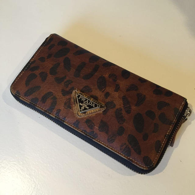 PRADA(プラダ)のレオパード財布 レディースのファッション小物(財布)の商品写真