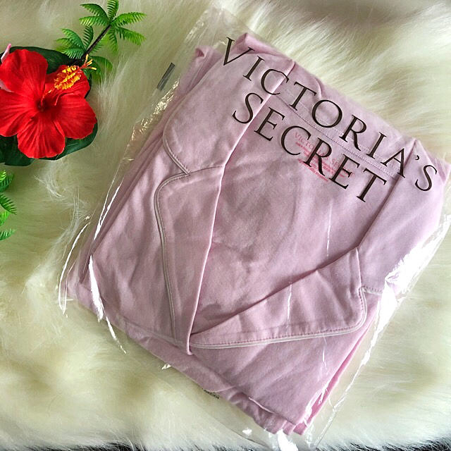 Victoria's Secret(ヴィクトリアズシークレット)の新品 VS 長袖&軽量 Sleepover knit コットンパジャマ レディースのルームウェア/パジャマ(パジャマ)の商品写真