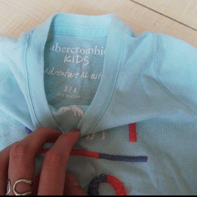 Abercrombie&Fitch(アバクロンビーアンドフィッチ)のアバクロ Tシャツ キッズ/ベビー/マタニティのキッズ服女の子用(90cm~)(Tシャツ/カットソー)の商品写真
