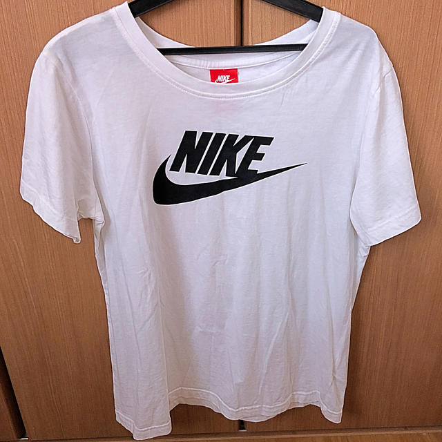 NIKE(ナイキ)のNIKE白Tシャツ レディースのトップス(Tシャツ(半袖/袖なし))の商品写真