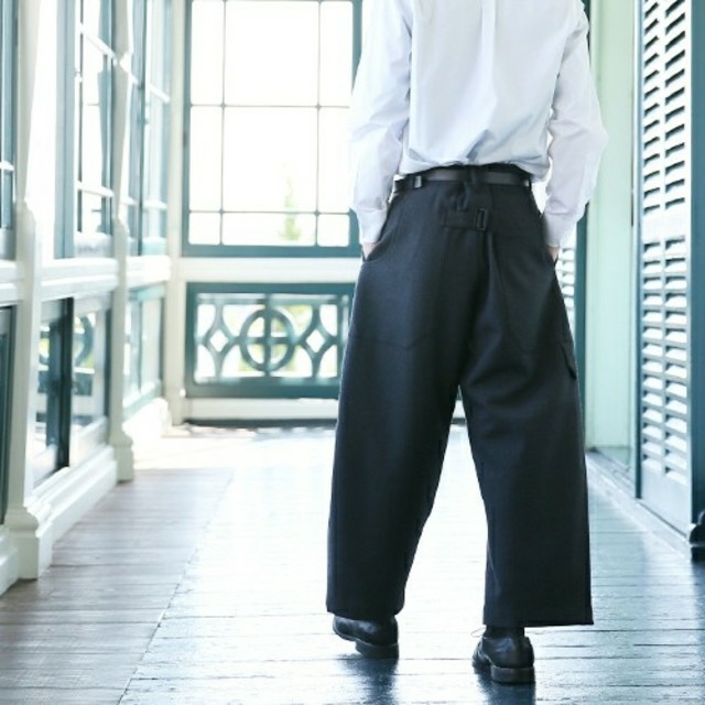 COMOLI(コモリ)のSTUDIO NICHOLSON 18AW VOLUME PANTS BLAKE メンズのパンツ(スラックス)の商品写真