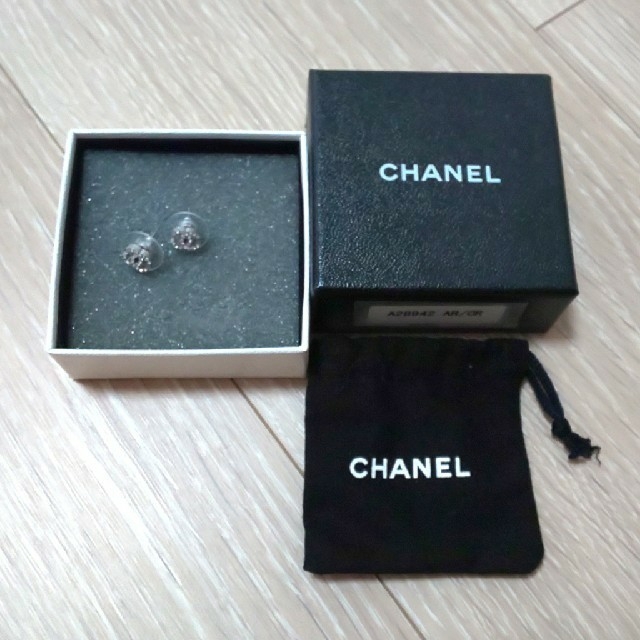 CHANEL(シャネル)のyu&A様専用☆CHANEL☆シャネル☆ロゴ☆ピアス☆本物☆美品 レディースのアクセサリー(ピアス)の商品写真