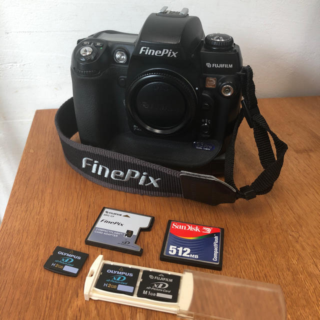 富士フイルム(フジフイルム)のFUJIFILM FinePix S3pro スマホ/家電/カメラのカメラ(デジタル一眼)の商品写真