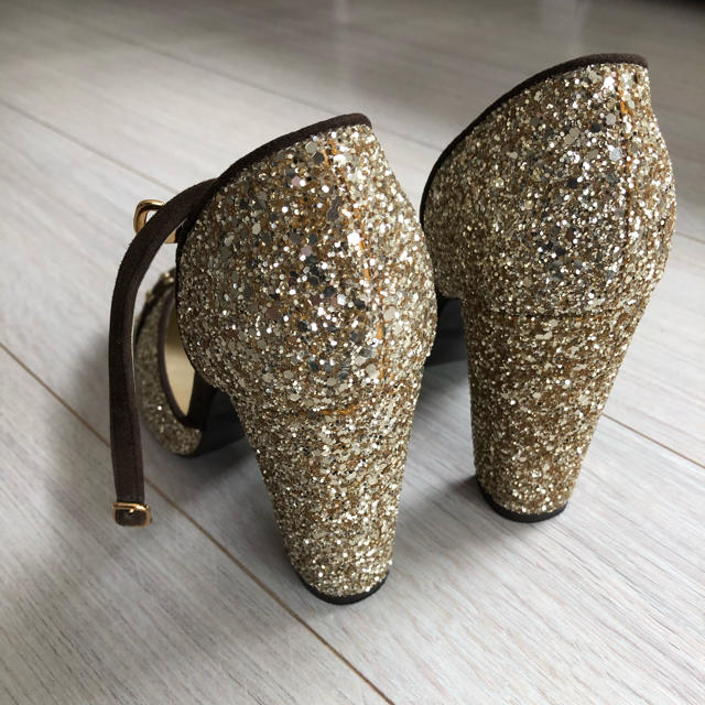 DIANA(ダイアナ)のDIANA 極美品　キラキラ　ゴールドパンプス レディースの靴/シューズ(ハイヒール/パンプス)の商品写真