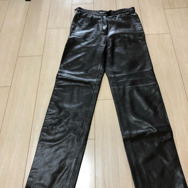 ESCADA - エスカーダスポーツ レザーパンツ 黒 ブラック サイズ36の