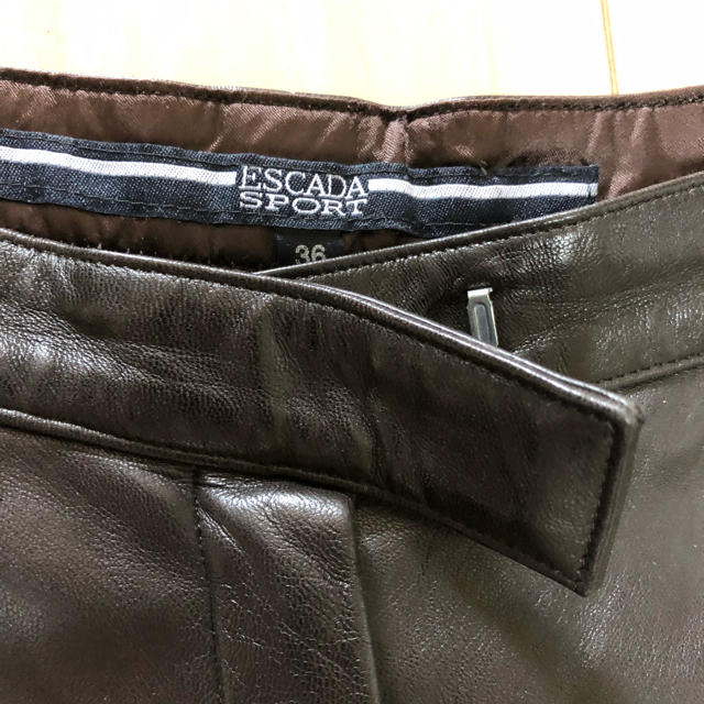 ESCADA - エスカーダスポーツ レザーパンツ 黒 ブラック サイズ36の