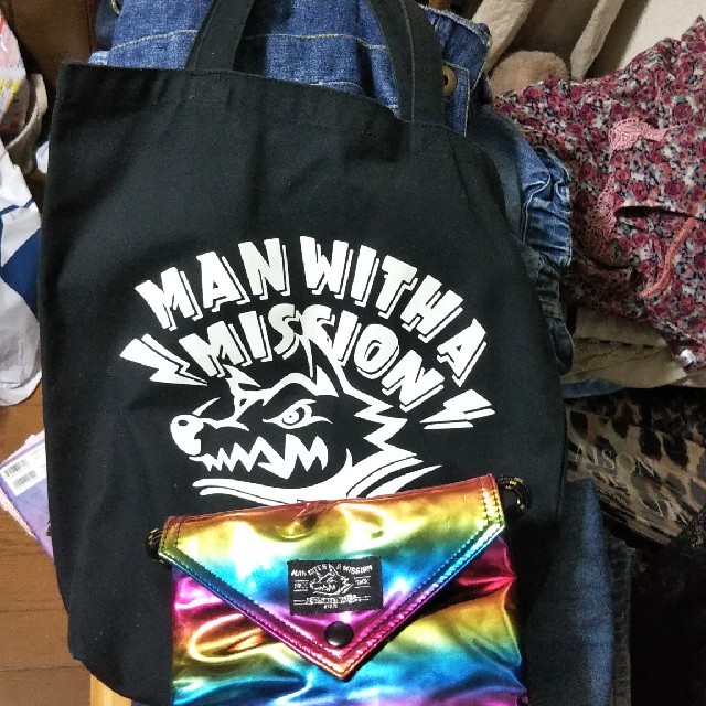 MAN WITH A MISSION(マンウィズアミッション)のMAN WITH A MISSION黒トートバッグラメミニショルダーバッグセット エンタメ/ホビーのタレントグッズ(ミュージシャン)の商品写真