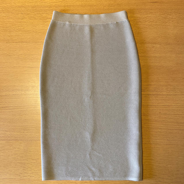 UNIQLO(ユニクロ)の【UNIQLO】XS ペンシルスカート/タイトスカート　ベージュ レディースのスカート(ひざ丈スカート)の商品写真