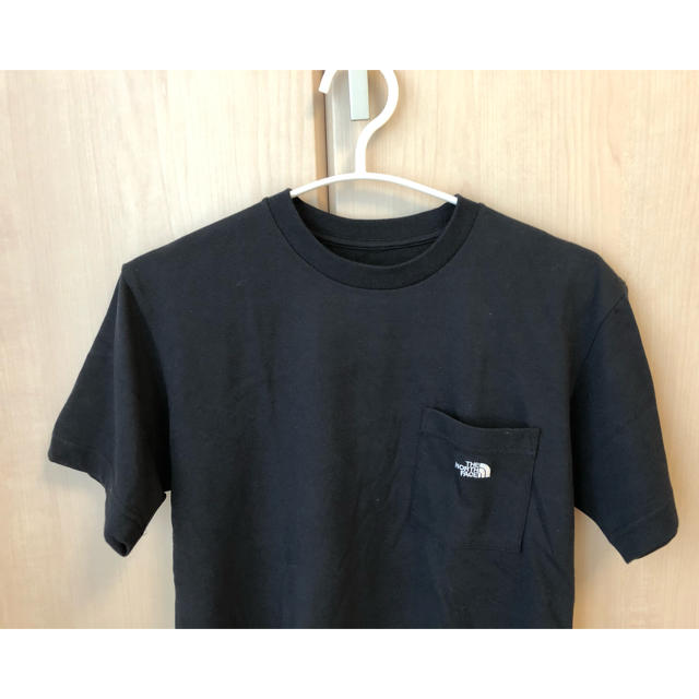 THE NORTH FACE(ザノースフェイス)の試着のみTHE NORTH FACE ポケット付ロゴTシャツ S 黒 メンズのトップス(Tシャツ/カットソー(半袖/袖なし))の商品写真