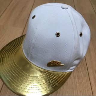 ナイキ(NIKE)のNIKE ゴールド キャップ(キャップ)