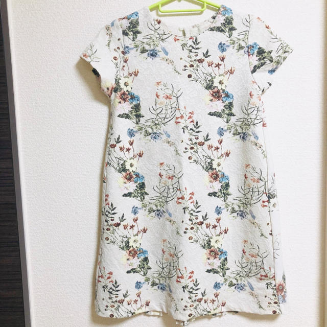 ZARA KIDS(ザラキッズ)のザラ  ガール　ボタニカル　ワンピース キッズ/ベビー/マタニティのキッズ服女の子用(90cm~)(ワンピース)の商品写真