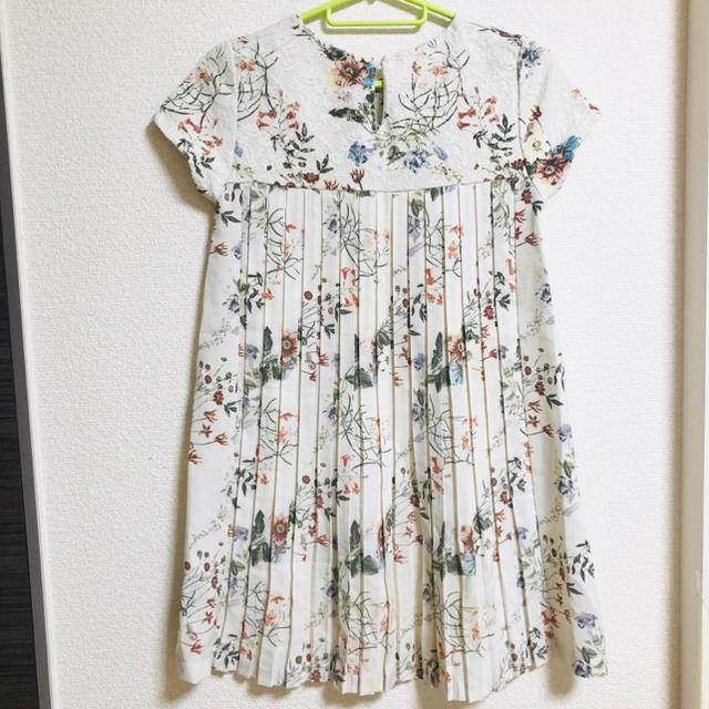 ZARA KIDS(ザラキッズ)のザラ  ガール　ボタニカル　ワンピース キッズ/ベビー/マタニティのキッズ服女の子用(90cm~)(ワンピース)の商品写真