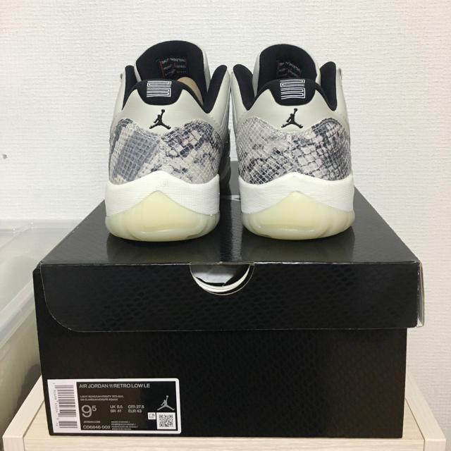 NIKE(ナイキ)の27.5 AIR JORDAN 11 RETRO LOW LE snake メンズの靴/シューズ(スニーカー)の商品写真