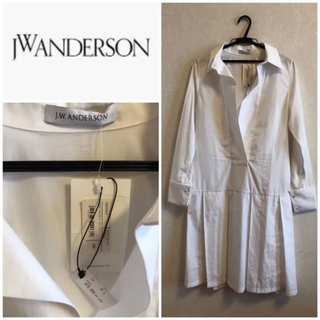 ジェイダブリューアンダーソン(J.W.ANDERSON)の新品未使用タグ付きJW ANDERSON/白シャツドレス(ひざ丈ワンピース)