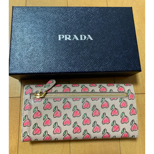 PRADA(プラダ)のPARAD長財布 レディースのファッション小物(財布)の商品写真