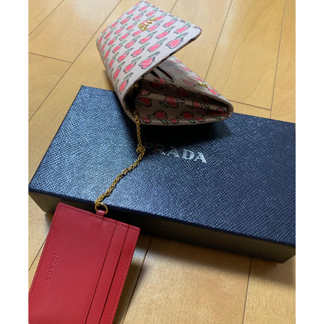 PRADA(プラダ)のPARAD長財布 レディースのファッション小物(財布)の商品写真
