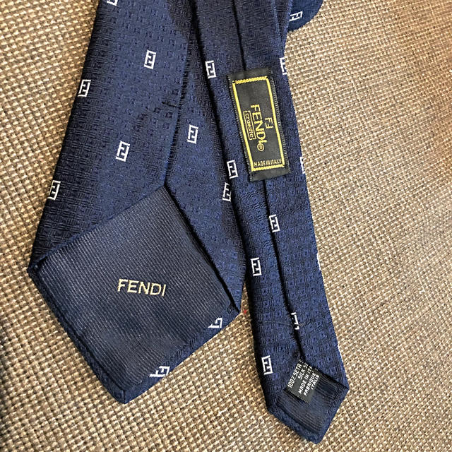 FENDI(フェンディ)のFENDI 濃紺ネクタイ👔 メンズのファッション小物(ネクタイ)の商品写真