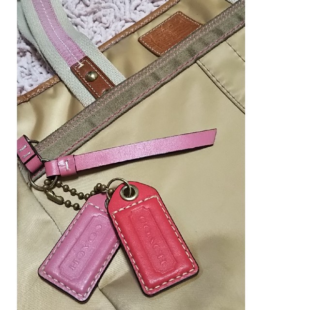 COACH(コーチ)のCOACH☆ウィークエンド☆ナイロントートバッグ☆ベージュ レディースのバッグ(トートバッグ)の商品写真