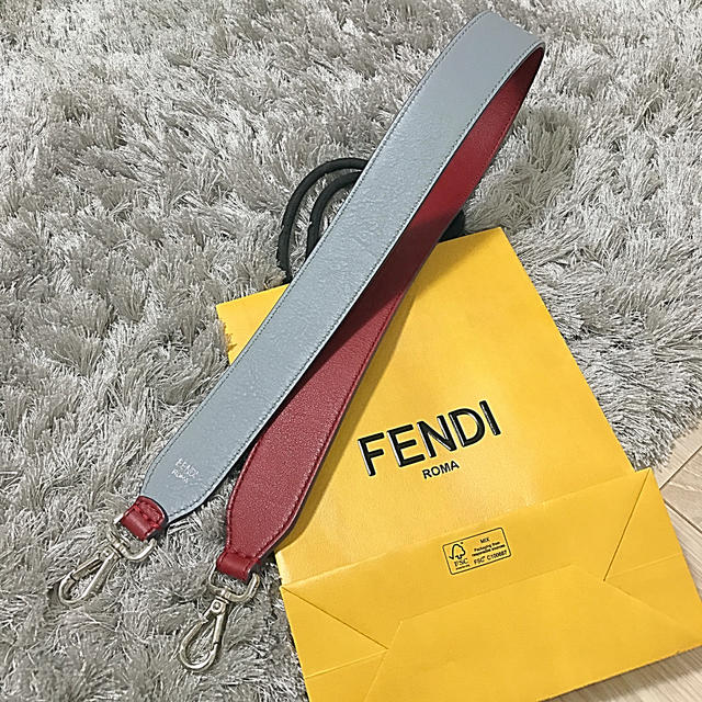 FENDI(フェンディ)のフェンディ ショルダー ストラップ✨FENDI ストラップユー レディースのバッグ(ショルダーバッグ)の商品写真