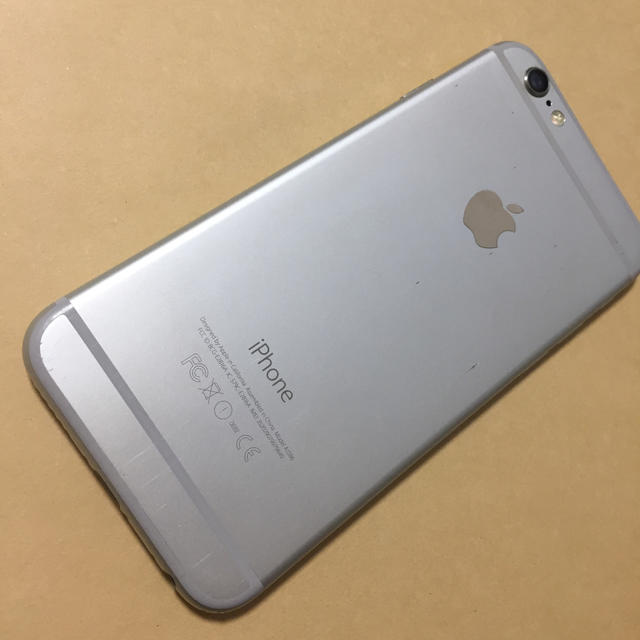 iPhone(アイフォーン)のdocomo  iPhone6 16gb ヒビ割れ ロック ジャンク スマホ/家電/カメラのスマートフォン/携帯電話(スマートフォン本体)の商品写真