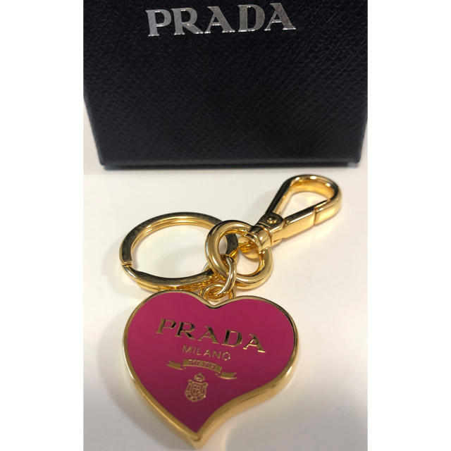 PRADA キーホルダー　ハート　ピンク　新品・未使用・箱付き　プラダ