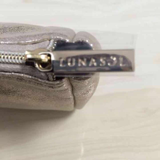 LUNASOL(ルナソル)の新品未使用★ルナソル★メタリックポーチ コスメ/美容のコスメ/美容 その他(その他)の商品写真