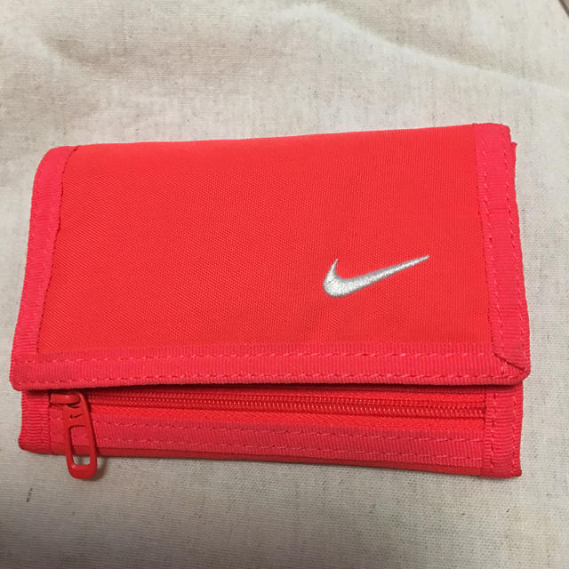 NIKE(ナイキ)のNIKE 財布 キッズ/ベビー/マタニティのこども用ファッション小物(財布)の商品写真