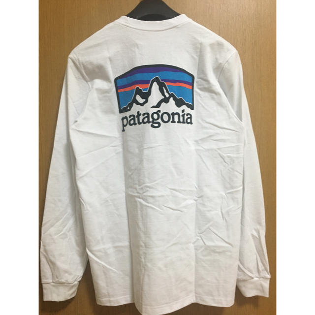 patagonia(パタゴニア)の新品タグ付　パタゴニア ロングスリーブ フィッツロイ ホライゾンズ　M レディースのトップス(カットソー(長袖/七分))の商品写真