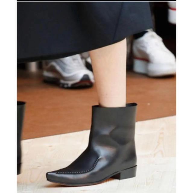 celine(セリーヌ)のceline フィービー　2017aw ショートブーツ レディースの靴/シューズ(ブーツ)の商品写真
