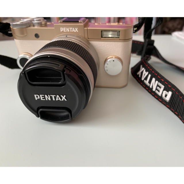 PENTAX(ペンタックス)の【あきふみ様 専用】PENTAX ミラーレス一眼 Q-S1 GOLD スマホ/家電/カメラのカメラ(ミラーレス一眼)の商品写真